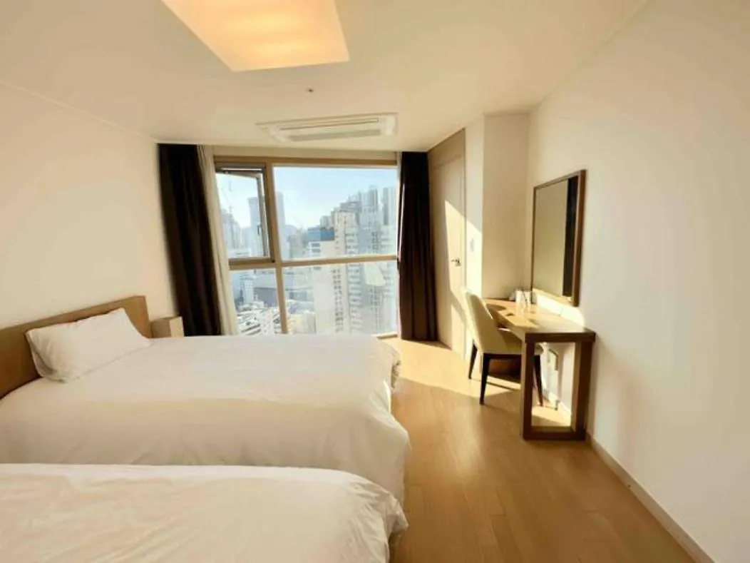 Hotel With Pusan Apartmán