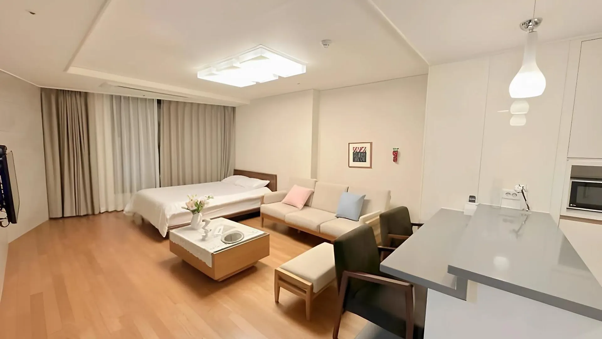 Hotel With Pusan Apartmán