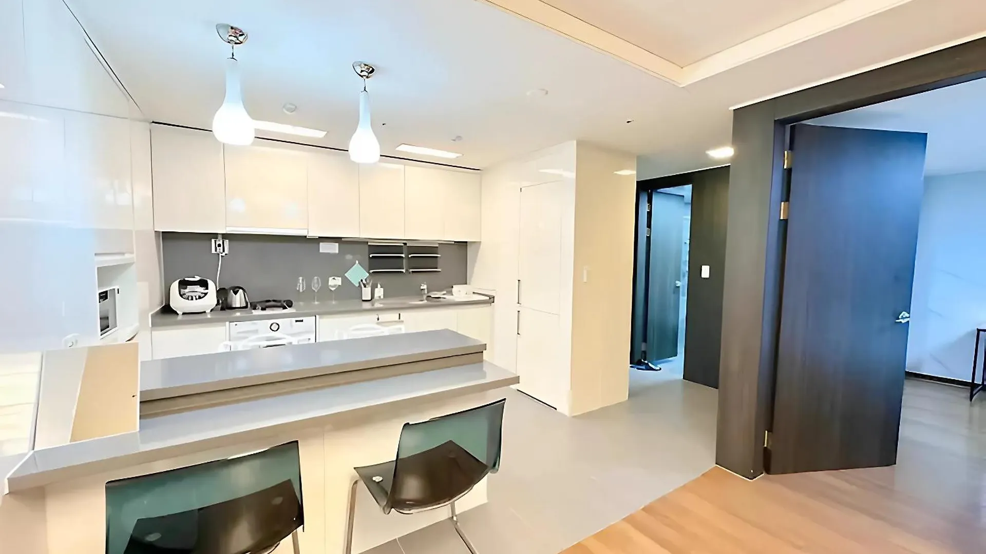 Hotel With Busan Apartment